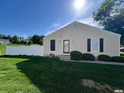Exterior - 30 Richmond Rd, Macomb, IL 61455 photo 3 of 6