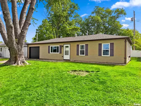32 Caliente Dr, Bartonville, IL 61607