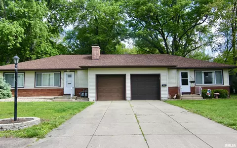 802 Crestview Dr, Washington, IL 61571