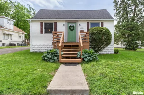 907 E Main St, Marion, IL 62959