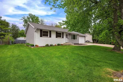 Exterior - 603 Manor Dr, Metamora, IL 61548 photo 2 of 9