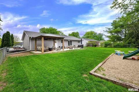 Exterior - 603 Manor Dr, Metamora, IL 61548 photo 6 of 9
