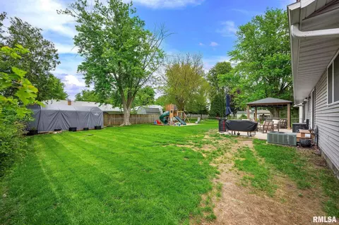 Exterior - 603 Manor Dr, Metamora, IL 61548 photo 3 of 9