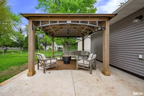 Exterior - 603 Manor Dr, Metamora, IL 61548 photo 5 of 9