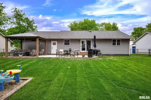 Exterior - 603 Manor Dr, Metamora, IL 61548 photo 7 of 9