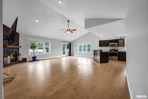 Living - 7216 S Ridgebrook Dr, Mapleton, IL 61547 photo 3 of 5