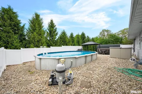 Exterior - 7216 S Ridgebrook Dr, Mapleton, IL 61547 photo 5 of 5