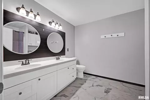 Bath - 7216 S Ridgebrook Dr, Mapleton, IL 61547 photo 1 of 3