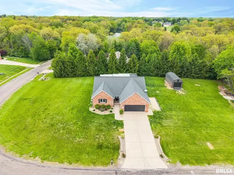 7216 S Ridgebrook Dr, Mapleton, IL 61547