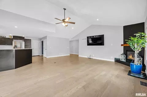 Living - 7216 S Ridgebrook Dr, Mapleton, IL 61547 photo 2 of 5