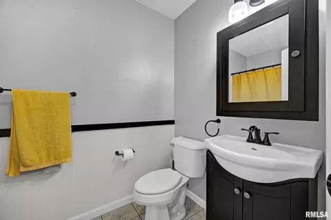 Bath - 7216 S Ridgebrook Dr, Mapleton, IL 61547 photo 2 of 3