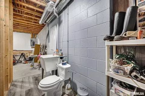 Bath - 7216 S Ridgebrook Dr, Mapleton, IL 61547 photo 3 of 3