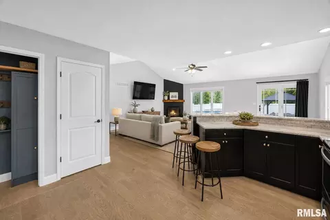 Entry Way - 7216 S Ridgebrook Dr, Mapleton, IL 61547 photo 1 of 2