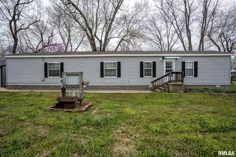 1311 N Van Buren St, Marion, IL 62959