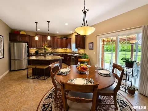 Dining - 11003 N Moonstone Ct, Dunlap, IL 61525 photo 6 of 9