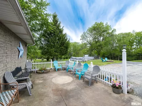 Exterior - 16177 E Blackfoot Dr, Cuba, IL 61427 photo 6 of 15