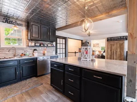 Kitchen - 16177 E Blackfoot Dr, Cuba, IL 61427 photo 4 of 10