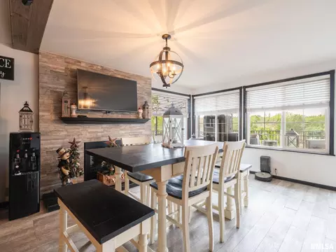 Dining - 16177 E Blackfoot Dr, Cuba, IL 61427 photo 5 of 8