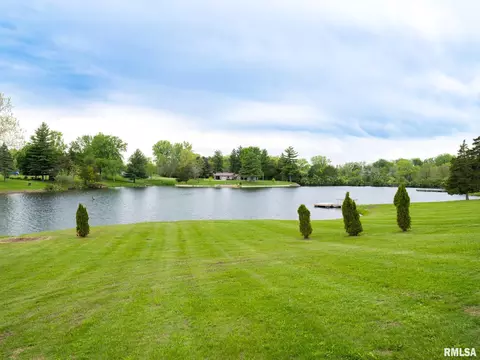 Exterior - 16177 E Blackfoot Dr, Cuba, IL 61427 photo 10 of 15