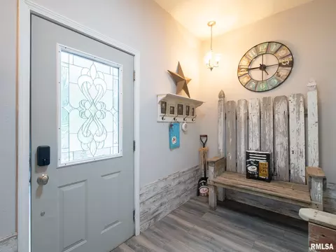 Entry Way - 16177 E Blackfoot Dr, Cuba, IL 61427 photo 2 of 3