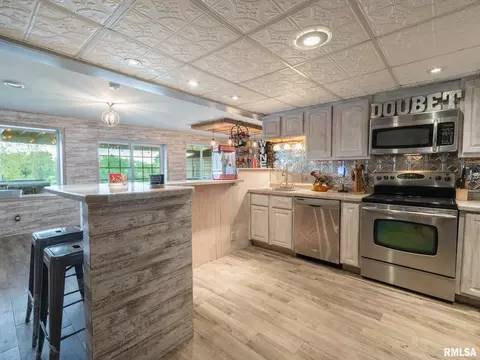 Kitchen - 16177 E Blackfoot Dr, Cuba, IL 61427 photo 8 of 10