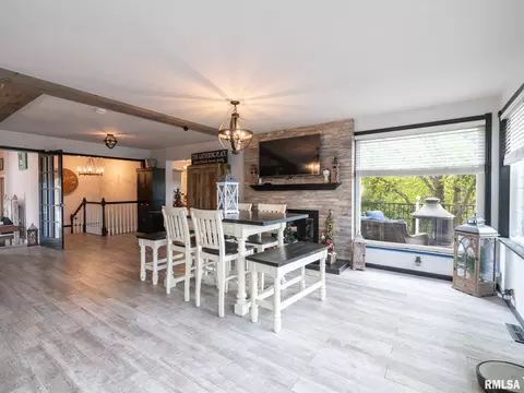 Dining - 16177 E Blackfoot Dr, Cuba, IL 61427 photo 2 of 8
