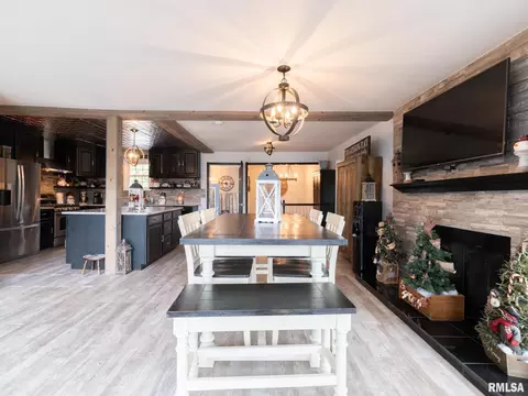 Dining - 16177 E Blackfoot Dr, Cuba, IL 61427 photo 3 of 8