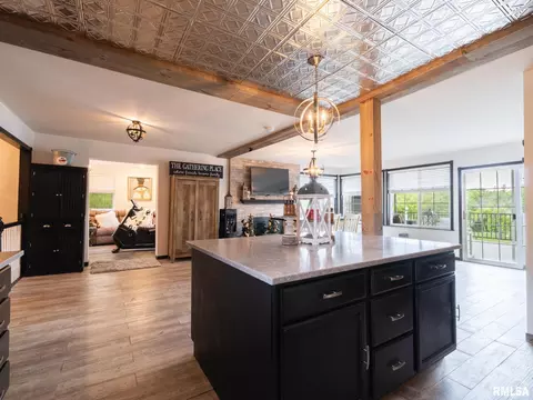 Kitchen - 16177 E Blackfoot Dr, Cuba, IL 61427 photo 5 of 10