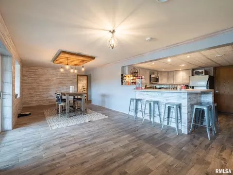 Dining - 16177 E Blackfoot Dr, Cuba, IL 61427 photo 6 of 8