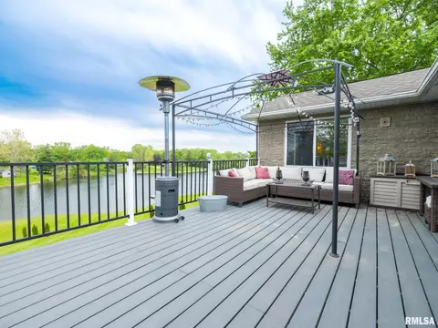 Exterior - 16177 E Blackfoot Dr, Cuba, IL 61427 photo 14 of 15