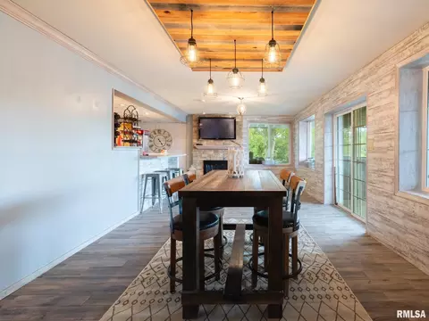 Dining - 16177 E Blackfoot Dr, Cuba, IL 61427 photo 7 of 8