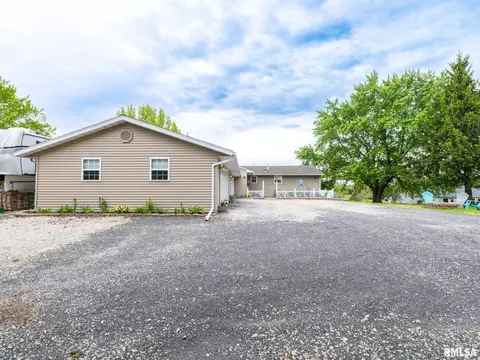 Exterior - 16177 E Blackfoot Dr, Cuba, IL 61427 photo 4 of 15