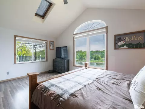 Bedroom - 16177 E Blackfoot Dr, Cuba, IL 61427 photo 3 of 11