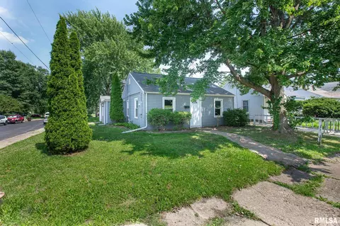 4216 N Ashton Ave, Peoria, IL 61614
