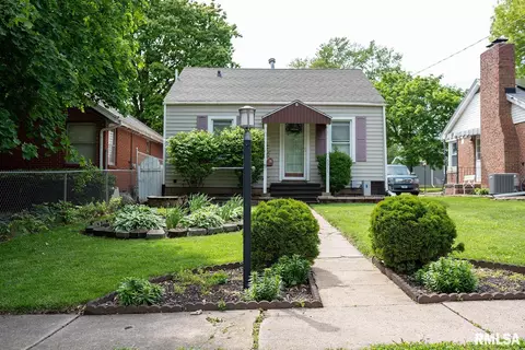 4511 N Constantine Ave, Peoria Heights, IL 61616