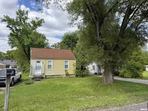 541 Carola St, Creve Coeur, IL 61610