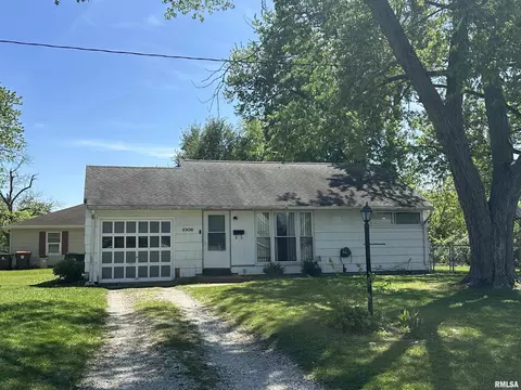 2308 W Overbrook Dr, Peoria, IL 61604