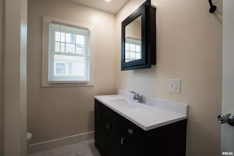 Bath - 320 N 9th St, Herrin, IL 62948 photo 2 of 2