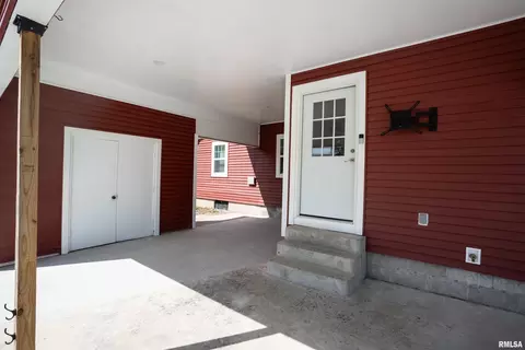 Exterior - 320 N 9th St, Herrin, IL 62948 photo 5 of 7