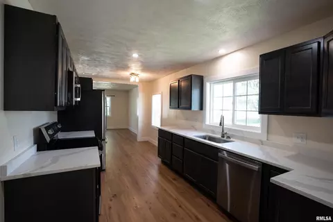 Entry Way - 320 N 9th St, Herrin, IL 62948 photo 3 of 3