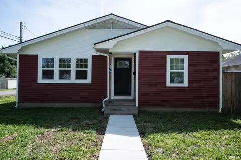 320 N 9th St, Herrin, IL 62948