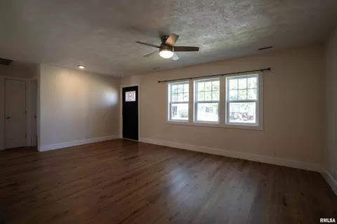 Living - 320 N 9th St, Herrin, IL 62948 photo 1 of 4