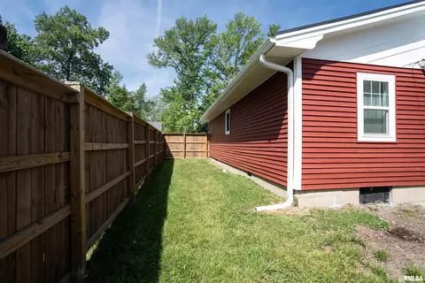 Exterior - 320 N 9th St, Herrin, IL 62948 photo 6 of 7
