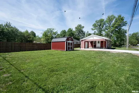Exterior - 320 N 9th St, Herrin, IL 62948 photo 2 of 7