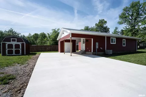 Exterior - 320 N 9th St, Herrin, IL 62948 photo 4 of 7