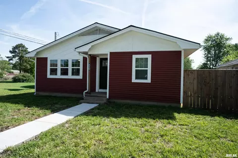 Exterior - 320 N 9th St, Herrin, IL 62948 photo 3 of 7