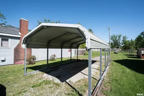 Exterior - 1517 W Oak St, Herrin, IL 62948 photo 5 of 5
