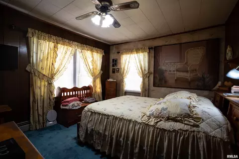 Bedroom - 1517 W Oak St, Herrin, IL 62948 photo 3 of 5