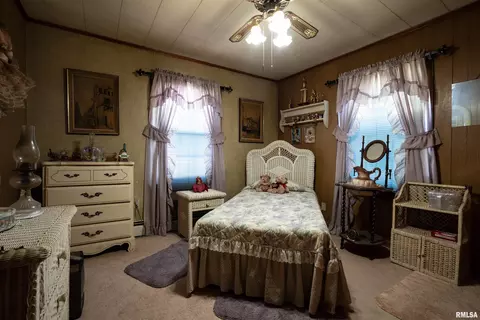 Bedroom - 1517 W Oak St, Herrin, IL 62948 photo 5 of 5