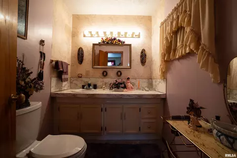 Bath - 1517 W Oak St, Herrin, IL 62948 photo 1 of 2